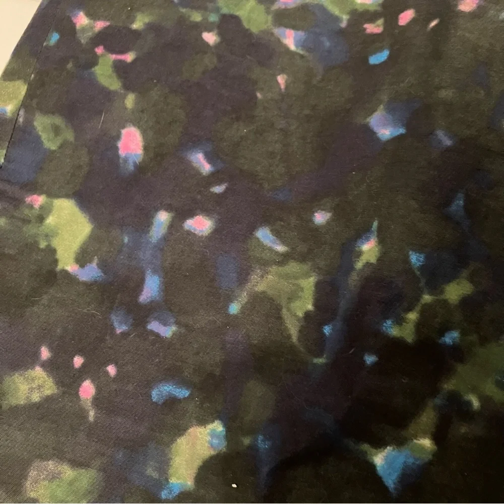 J Crew no 2 pencil skirt.  Dark blue patterned.  Lined. EUC! - Picture 4 of 7